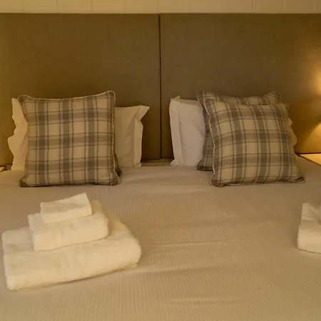 Lodge Hollicarrs - Waters Edge *