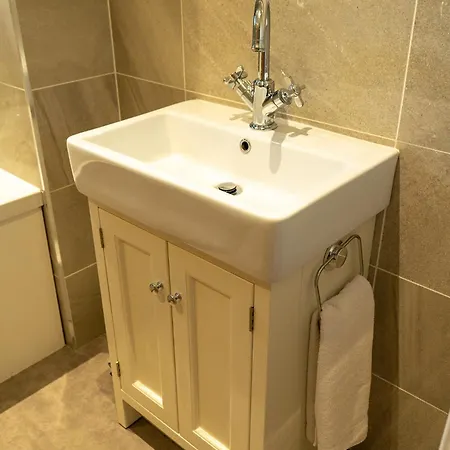 Hollicarrs - Waters Edge * Riccall