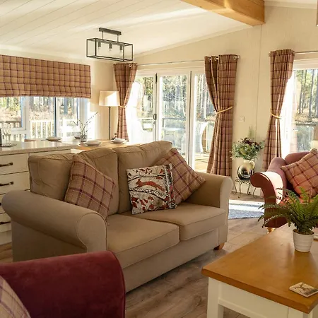 Hollicarrs - Waters Edge * Riccall