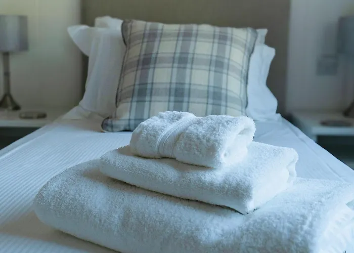 Hollicarrs - Waters Edge 山林小屋