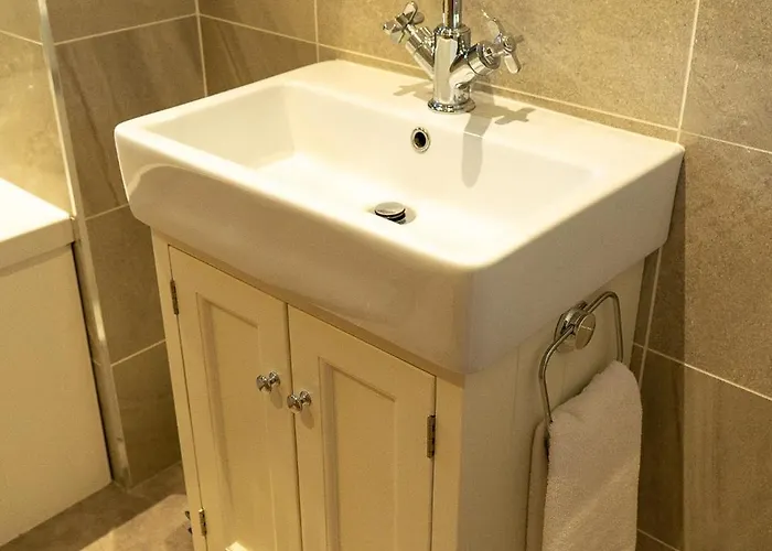 Hollicarrs - Waters Edge * Riccall