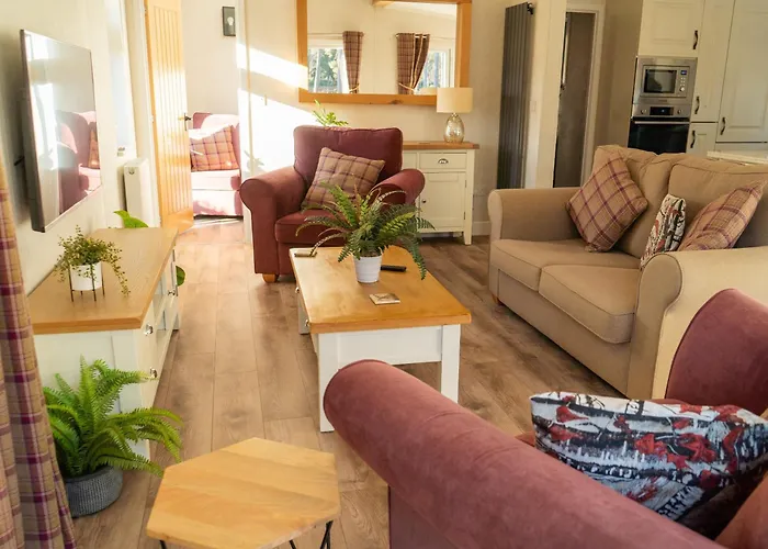 Hollicarrs - Waters Edge 山林小屋 *